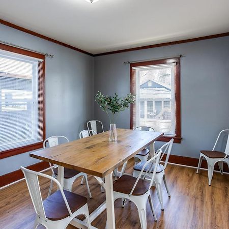 Spacious Home With In-Unit Laundry, Parking, 1Gb Wifi, & Patio Deck Rochester Bagian luar foto