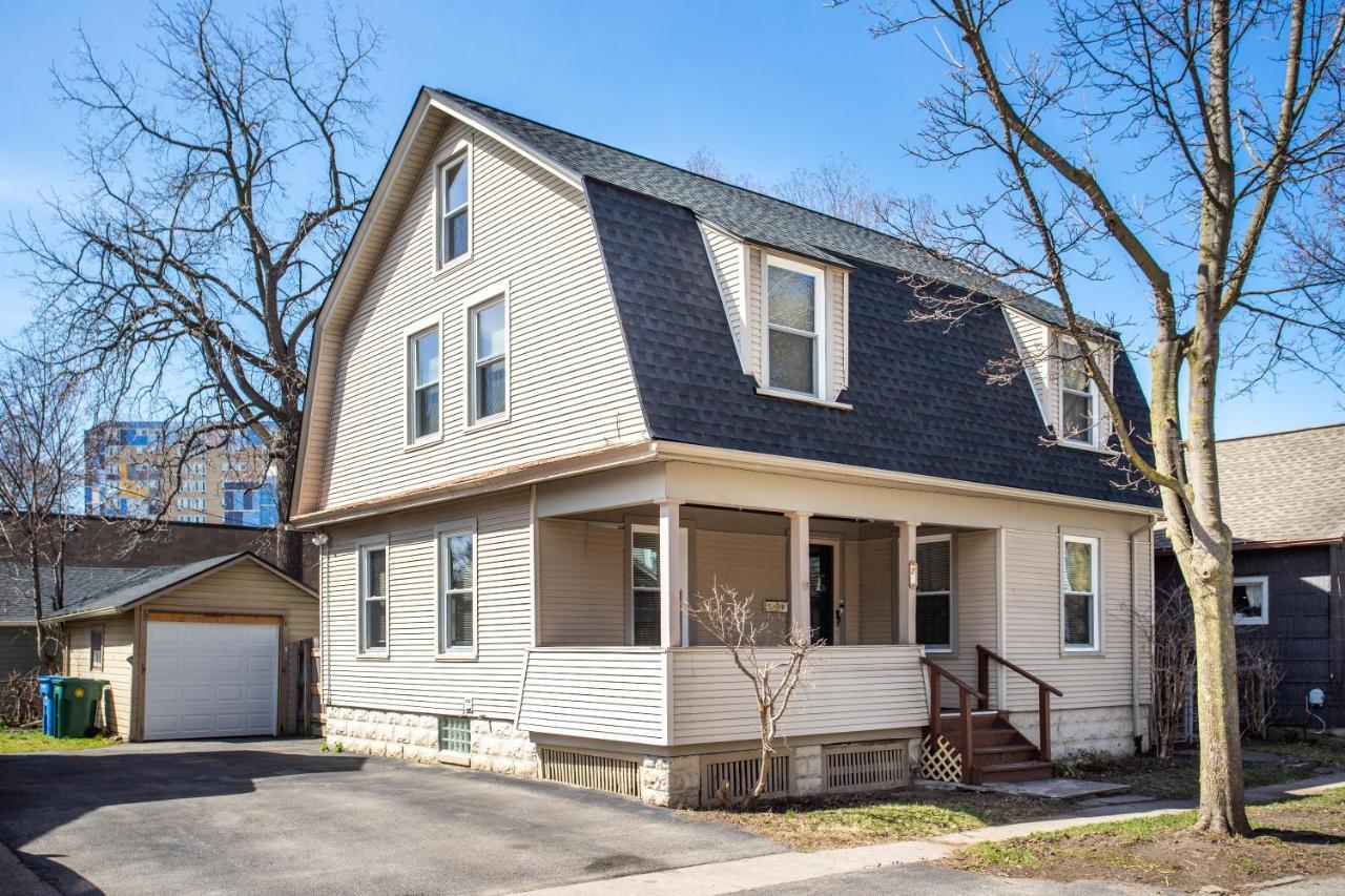 Spacious Home With In-Unit Laundry, Parking, 1Gb Wifi, & Patio Deck Rochester Bagian luar foto