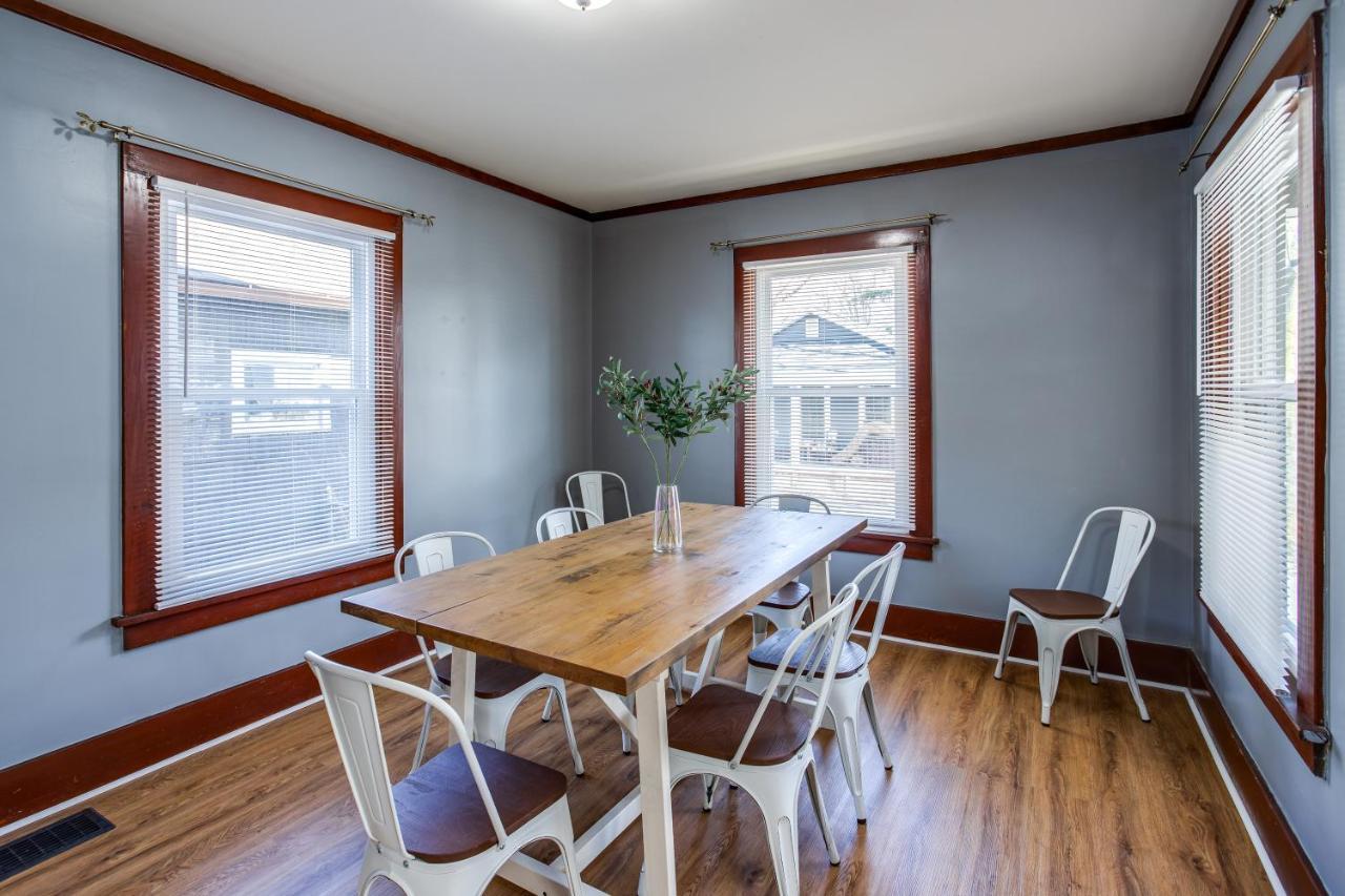 Spacious Home With In-Unit Laundry, Parking, 1Gb Wifi, & Patio Deck Rochester Bagian luar foto